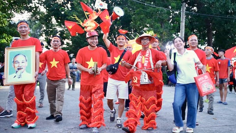 Việt Nam vs Nepal: Hậu phương từ khán đài!